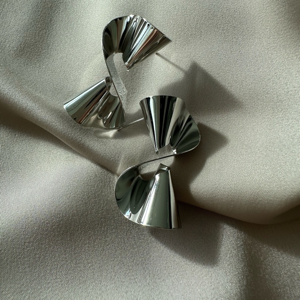 【Fantine】Minimalist Abstarct Twisted Metal Earrings